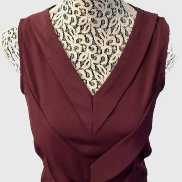 Tommy Hilfiger Sleeveless Blouse with Chevron Pattern Wine, EUC- Size XS - Picture 3 of 6